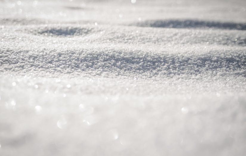 Dlaczego śnieg posypany solą się topi?